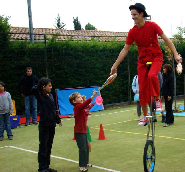 Spectacles de cirque pour mettre en lumière vos soirées 